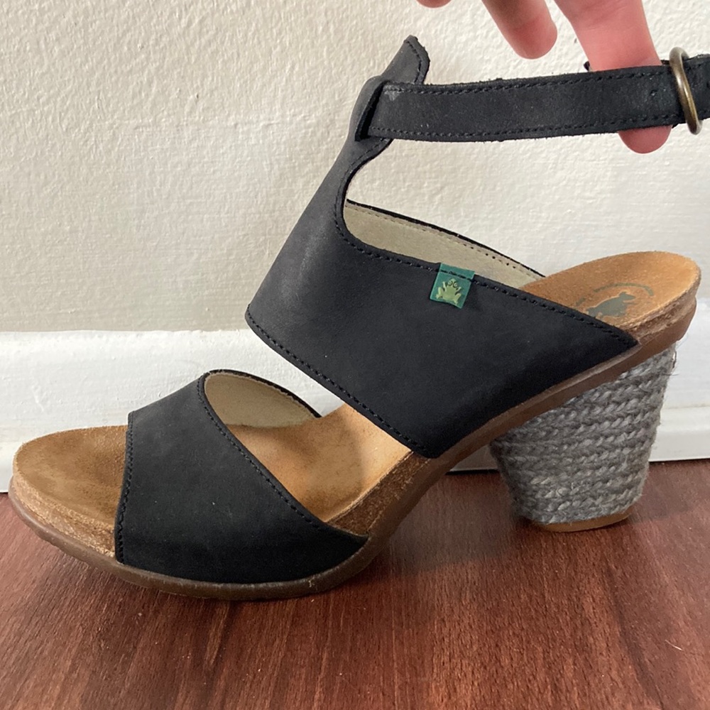 El Naturalista Black and Brown Women's Sandals